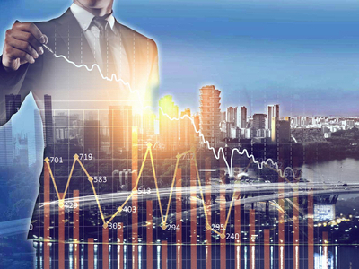 Close of businessman drawing graph on screen and cityscape at background